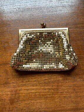 Vintage Whiting & Davis Gold Mesh Coin Purse Kiss Lock Made in USA